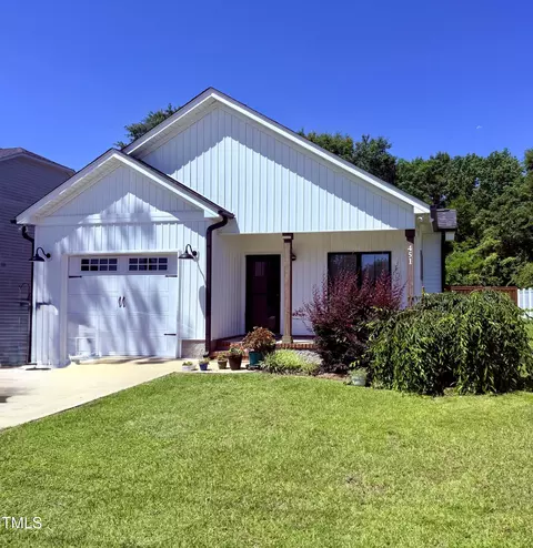 451 N Lincoln St, Benson, NC 27504