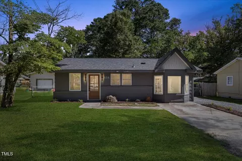 506 W Walnut St, Selma, NC 27576