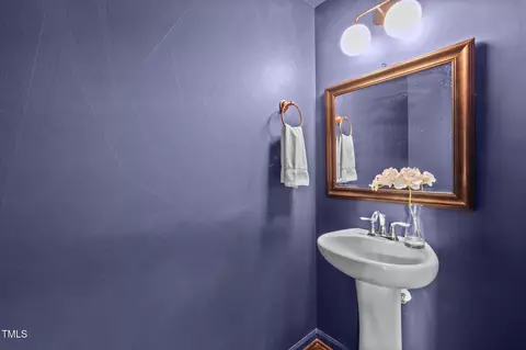 Bath - 7 Faircroft Ct, Durham, NC 27703 photo 3 of 3