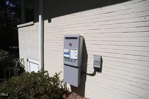 Exterior - 5112 Stephens Ln, Durham, NC 27712 photo 6 of 8
