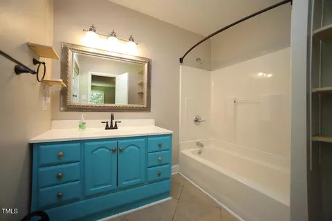 Bath - 5112 Stephens Ln, Durham, NC 27712 photo 2 of 3