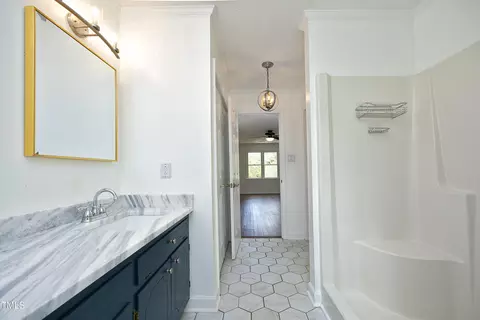 Bath - 409 Glaive Dr, Durham, NC 27703 photo 2 of 6