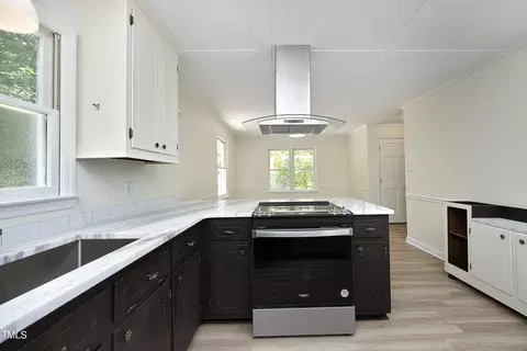 Kitchen - 409 Glaive Dr, Durham, NC 27703 photo 4 of 5