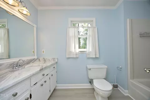 Bath - 409 Glaive Dr, Durham, NC 27703 photo 5 of 6
