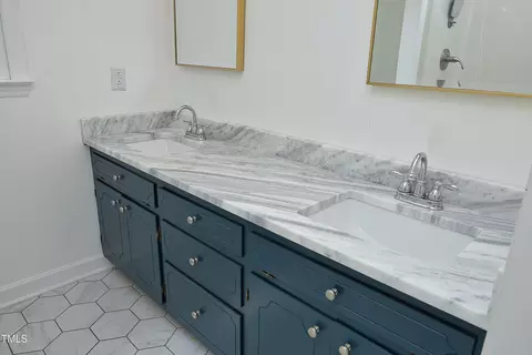 Bath - 409 Glaive Dr, Durham, NC 27703 photo 3 of 6