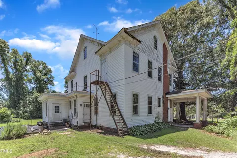 Exterior - 118 N 7th St, Smithfield, NC 27577 photo 10 of 17