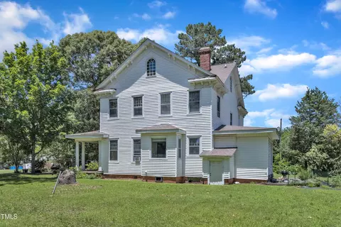 Exterior - 118 N 7th St, Smithfield, NC 27577 photo 3 of 17