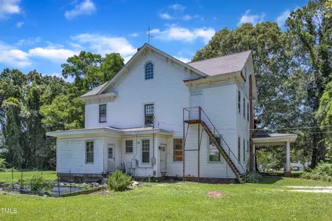 Exterior - 118 N 7th St, Smithfield, NC 27577 photo 8 of 17