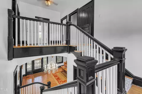 Entry Way - 118 N 7th St, Smithfield, NC 27577 photo 4 of 6