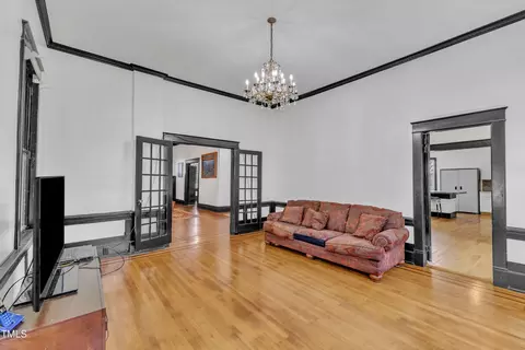 Living - 118 N 7th St, Smithfield, NC 27577 photo 5 of 6