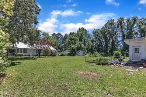Exterior - 118 N 7th St, Smithfield, NC 27577 photo 9 of 17