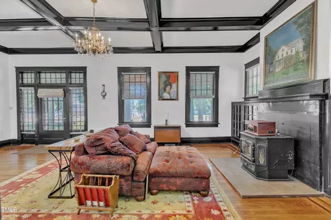 Living - 118 N 7th St, Smithfield, NC 27577 photo 2 of 6