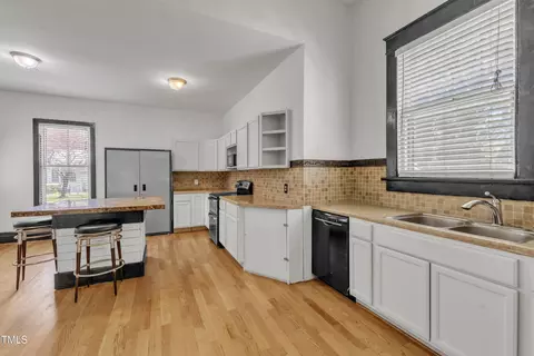 Kitchen - 118 N 7th St, Smithfield, NC 27577 photo 4 of 7
