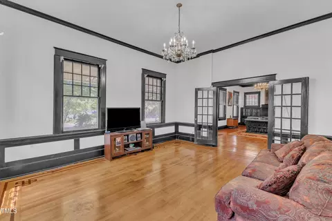Living - 118 N 7th St, Smithfield, NC 27577 photo 6 of 6
