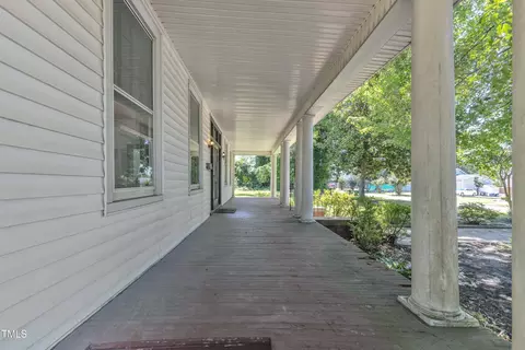 Exterior - 118 N 7th St, Smithfield, NC 27577 photo 11 of 17