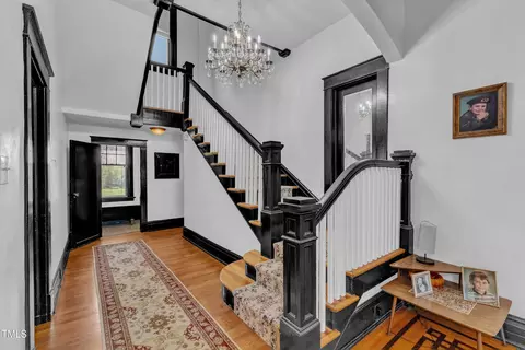 Entry Way - 118 N 7th St, Smithfield, NC 27577 photo 3 of 6