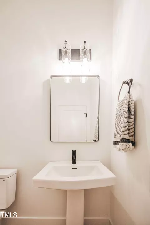 Bath - 415 E Lavender Ave, Durham, NC 27704 photo 9 of 10