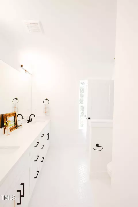 Bath - 415 E Lavender Ave, Durham, NC 27704 photo 2 of 10