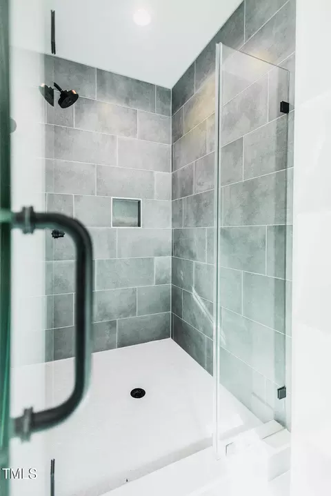Bath - 415 E Lavender Ave, Durham, NC 27704 photo 8 of 10