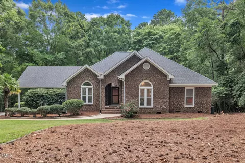2095 Woodberry Dr, Clayton, NC 27527