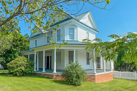 29 Oak St, Roxboro, NC 27573