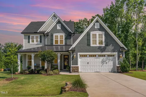 220 W Amber Oak Dr, Selma, NC 27576
