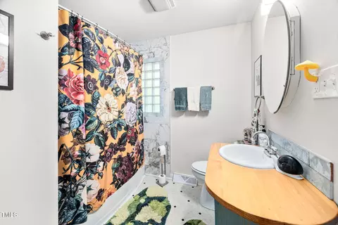 Bath - 1120 E Oak Dr, Durham, NC 27712 photo 1 of 2
