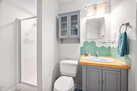 Bath - 1120 E Oak Dr, Durham, NC 27712 photo 2 of 2