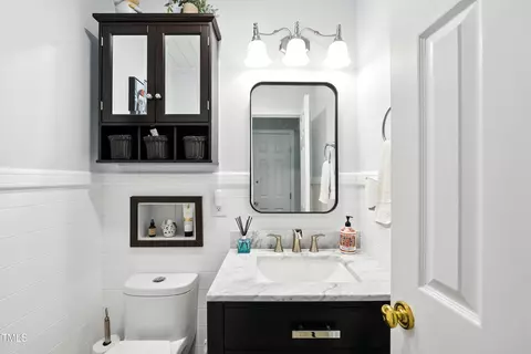 Bath - 1 Saturn Ct, Durham, NC 27703 photo 1 of 4