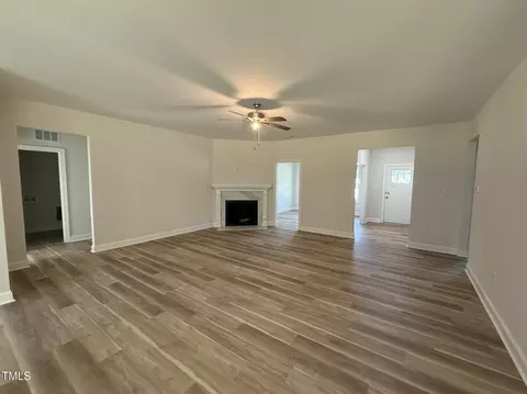 Living - 290 Busterfield Ct, Benson, NC 27504 photo 2 of 3