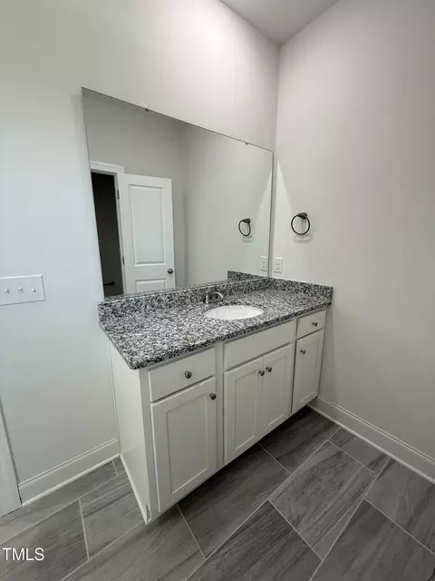 Bath - 290 Busterfield Ct, Benson, NC 27504 photo 3 of 6