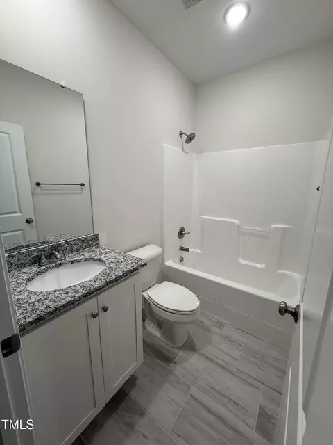 Bath - 290 Busterfield Ct, Benson, NC 27504 photo 5 of 6