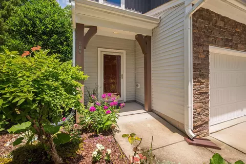 Exterior - 809 Davidson Point Rd, Cary, NC 27513 photo 3 of 13