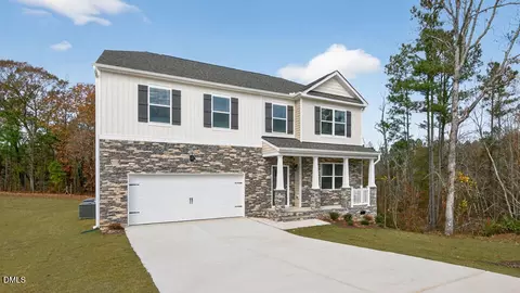 212 Calebs Corner Pl, Spring Lake, NC 28390 photo 2