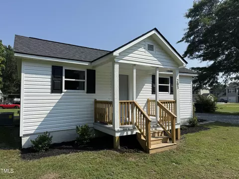 203 Hope St, Erwin, NC 28339 photo 2