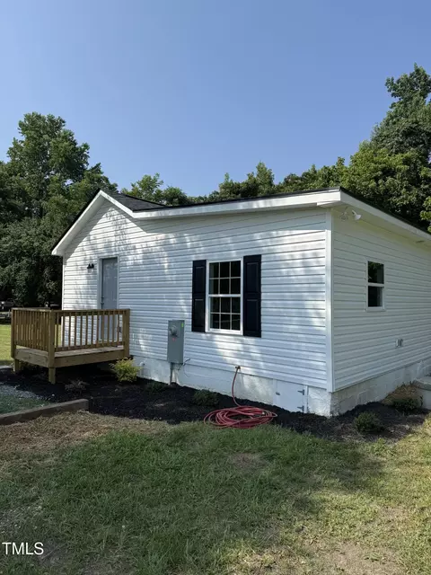 203 Hope St, Erwin, NC 28339 photo 8