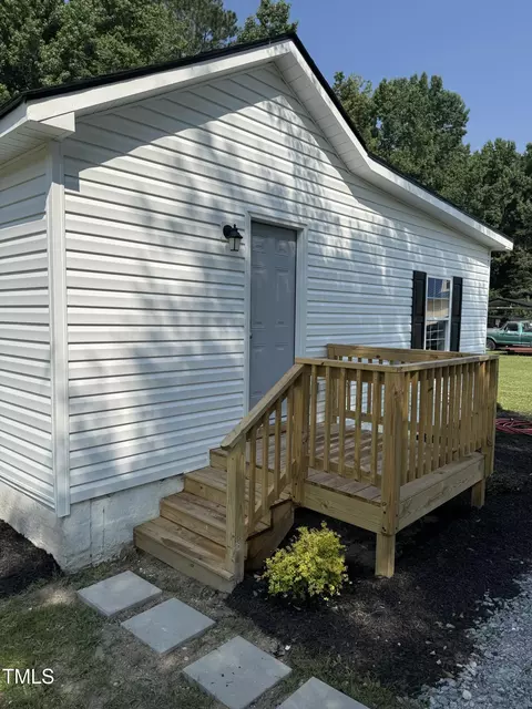 203 Hope St, Erwin, NC 28339 photo 10