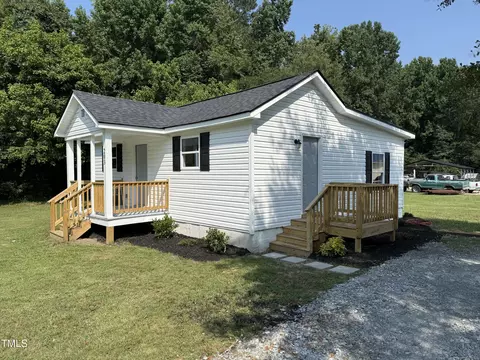 203 Hope St, Erwin, NC 28339 photo 9