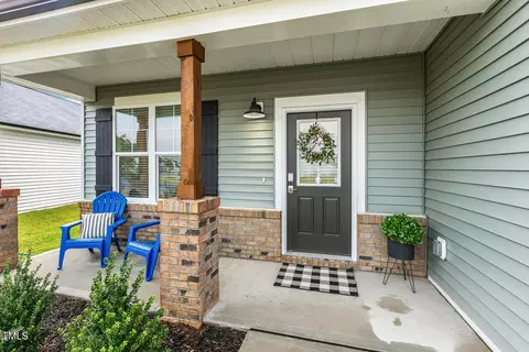 553 Sturgeon St, Smithfield, NC 27577 photo 3