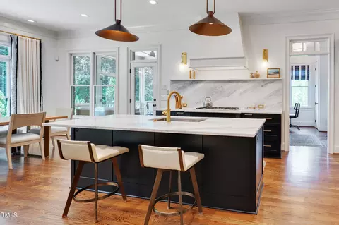 401 Westbury Dr, Chapel Hill, NC 27516