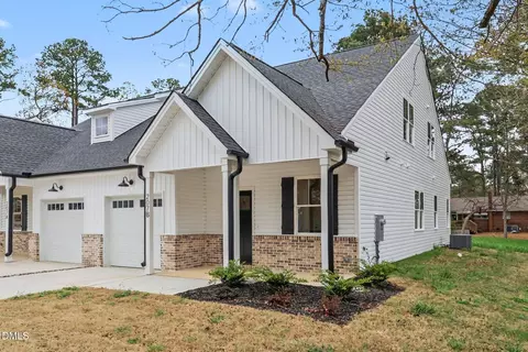 207 S A S Main St #A, Four Oaks, NC 27524