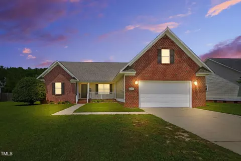 5908 Gentleman Dr, Hope Mills, NC 28348