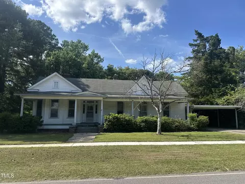 303 E Oak St, Lucama, NC 27851