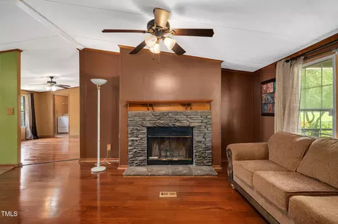 Living - 1007 Windward Hill Ct, Middlesex, NC 27557 photo 2 of 5