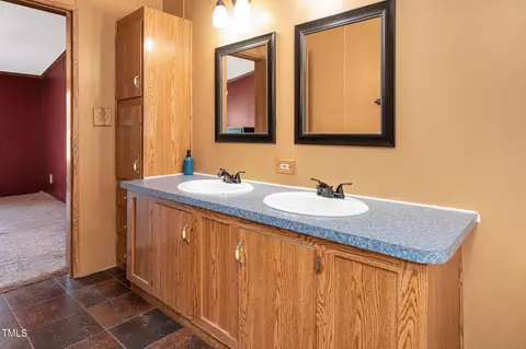 Bath - 1007 Windward Hill Ct, Middlesex, NC 27557 photo 2 of 3