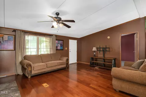 Living - 1007 Windward Hill Ct, Middlesex, NC 27557 photo 4 of 5
