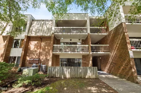 500 Umstead Dr #103C, Chapel Hill, NC 27516