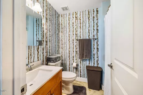 Bath - 7 Georgetown Ct, Durham, NC 27705 photo 3 of 3