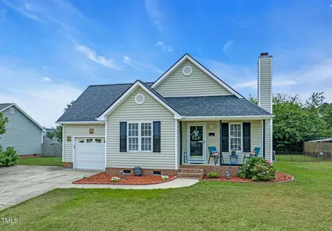 104 Roscommon Ln, Clayton, NC 27520