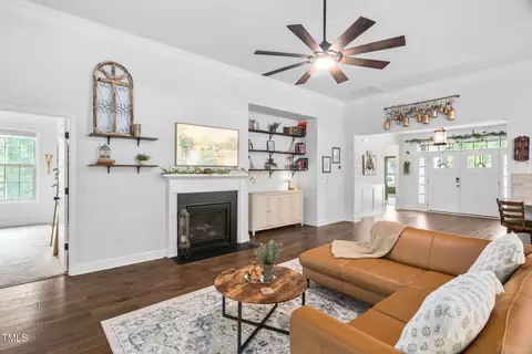 Entry Way - 7825 Charters End St, Willow Spring, NC 27592 photo 4 of 10